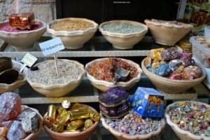 Скарби в Старому місті Єрусалиму - Багато різних видів їжі на столі - PhotoTour Israel