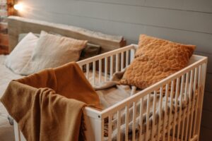 Berceau collé au lit des parents