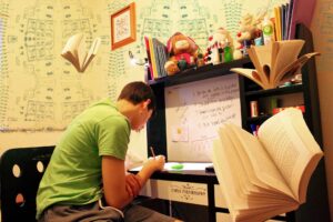 L’accompagnement, l’écoute et la patience sont essentiels pour aider ses enfants à trouver leur voie professionnelle.