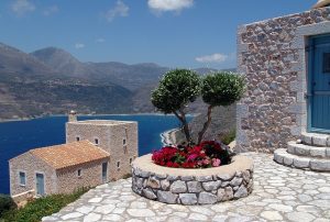 Maisons et terrasse à Santorin