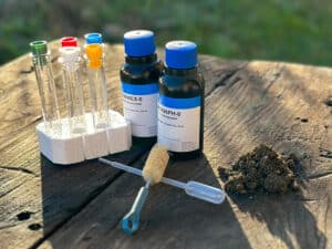 The professional agriculture test kit allows users to carry out N, P and K tests quickly and accurately.