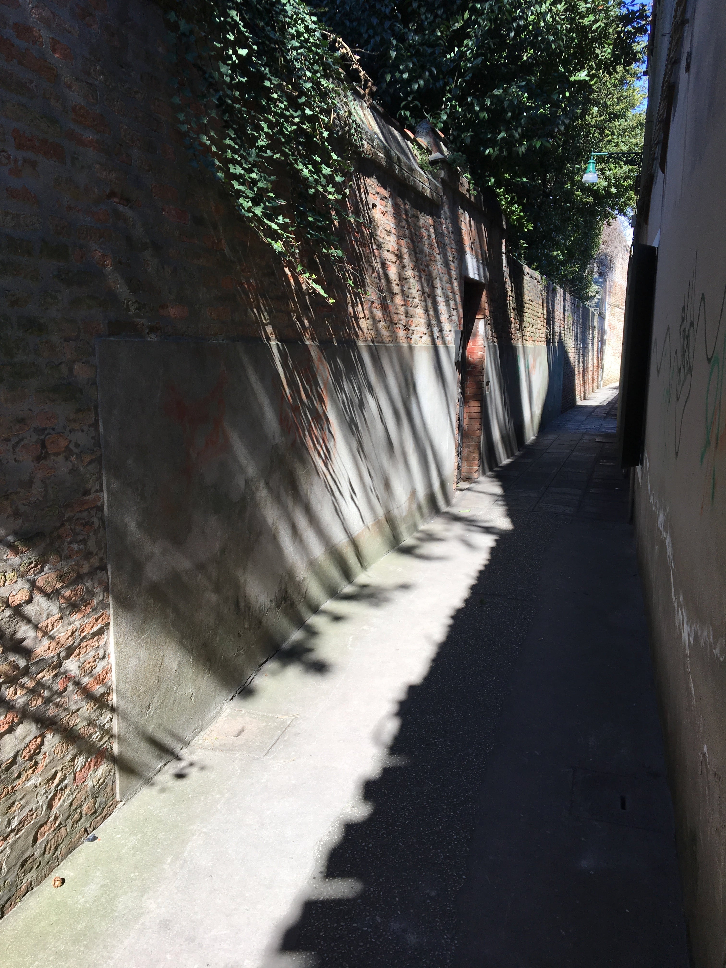 Passage d'une calle de la Giudecca.