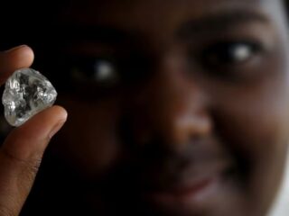 Botswana protegerá sus intereses ante la posible adquisición de De Beers por BHP