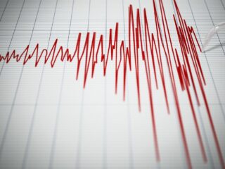 SHOA informa horas estimadas de llegada de tsunami tras sismo en Base Frei