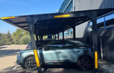 GRAVIC France installe des carports solaires PARK-E 400