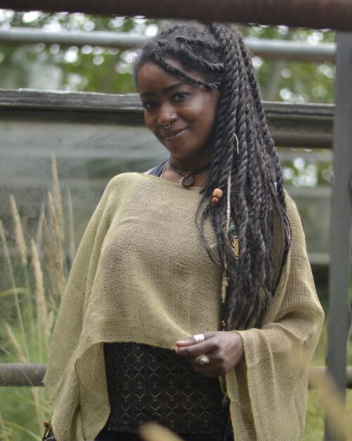 poncho-hippie-mode-fair-produziert-erdfarben