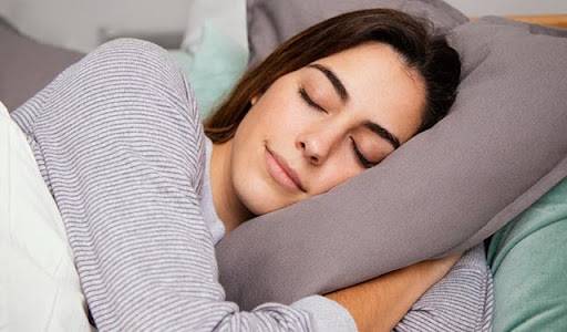 ما هو نوم الريم؟ كيفية الدخول في حركة العين السريعة