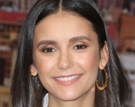denti di nina dobrev nel 2020