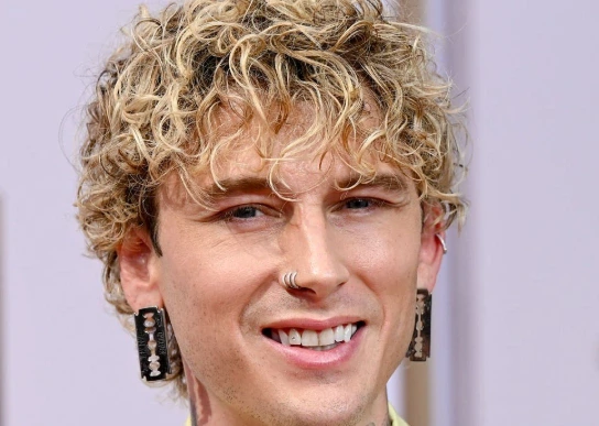 machine gun kelly teeth in 2025