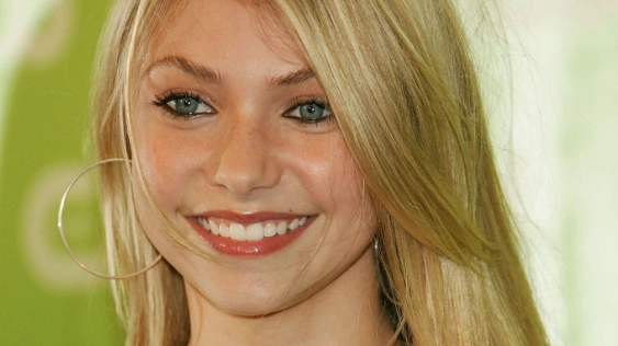 denti-di-taylor-momsen-in-2007