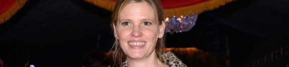 lara-stone-zobi-2025