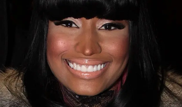 denti di nicki minaj nel 2009