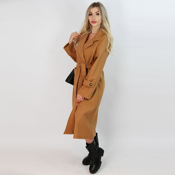 Elegancki płaszcz beżowy jasny butik online diveko sklep dla kobiet odzież dla kobiet