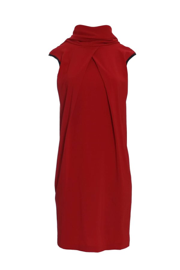 Rotes Kleid mit Wasserfallausschnitt