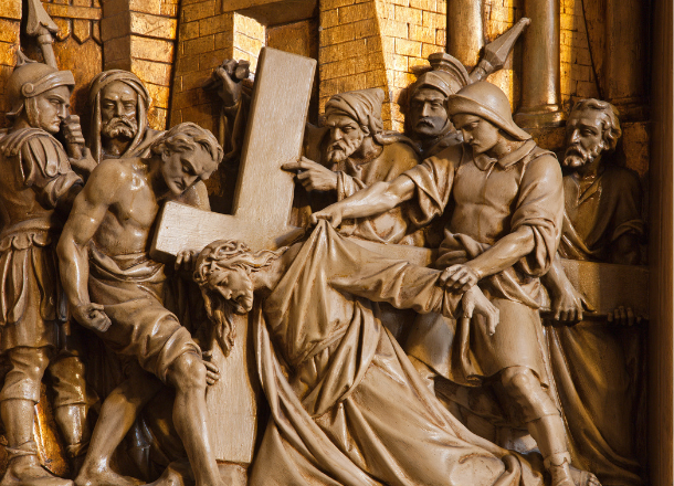 En el cuarto de los Misterios Dolorosos se contemplamos a Jes&uacute;s con la Cruz a cuestas