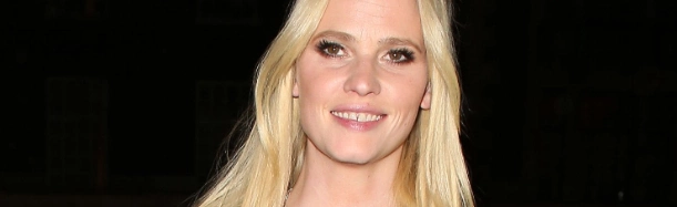 lara-stone-zobi-2015