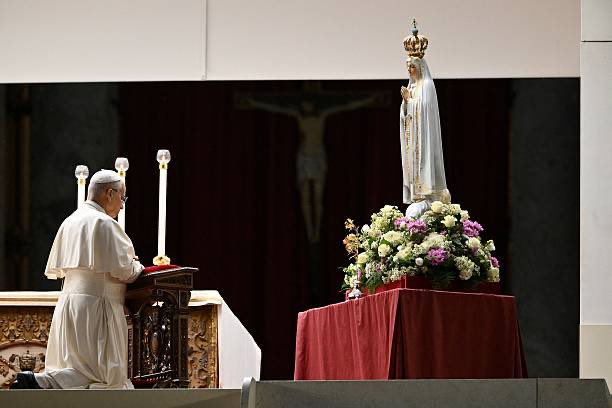 canto a mar&iacute;a virgen de f&aacute;tima roma papa le&oacute;n