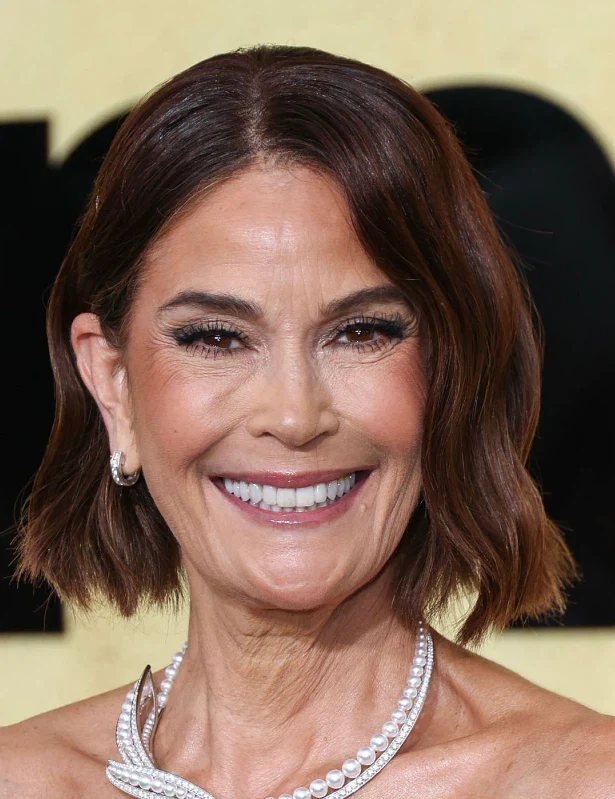 teri hatcher teeth in 2025