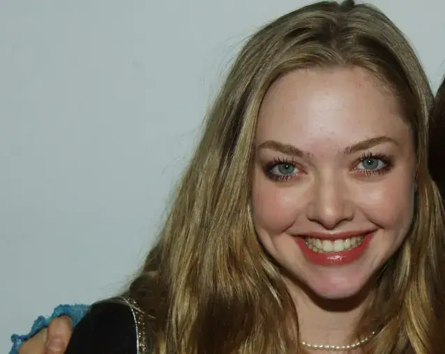 amanda-seyfried-teethe-in-2005