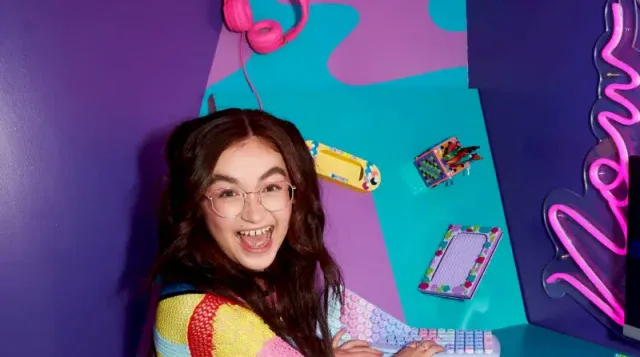 Anna Cathcart Teeth: What happened to Anna Cathcart's teeth? | Ho. Smile!