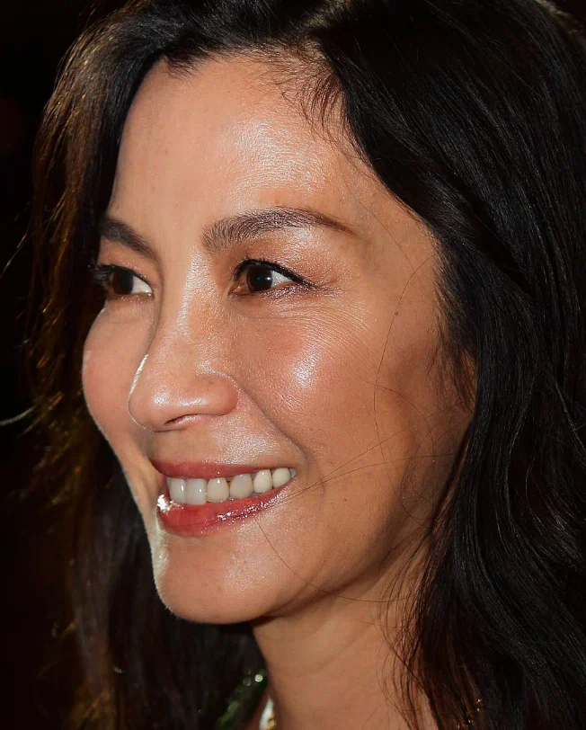 dientes de michelle yeoh en 2015