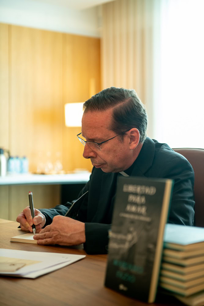 D. Mariano Fazio, vicario auxiliar del Opus Dei. D. Mariano Fazio, vicario auxiliar del Opus Dei.