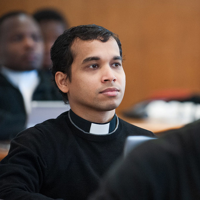Formaci&oacute;n sacerdote diocesano Fundaci&oacute;n CARF