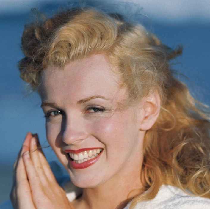 marilyn monroe teeth in 1947