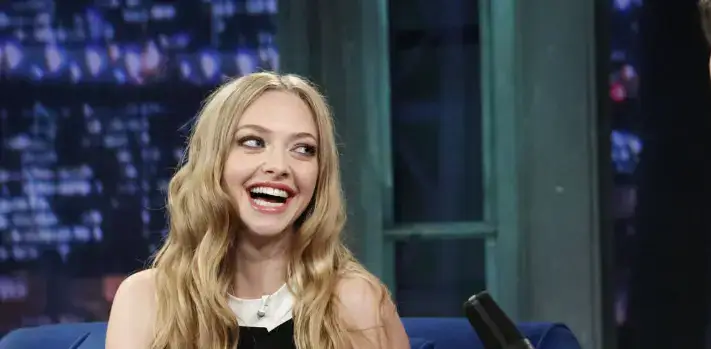 amanda-seyfried-teethe-in-2010