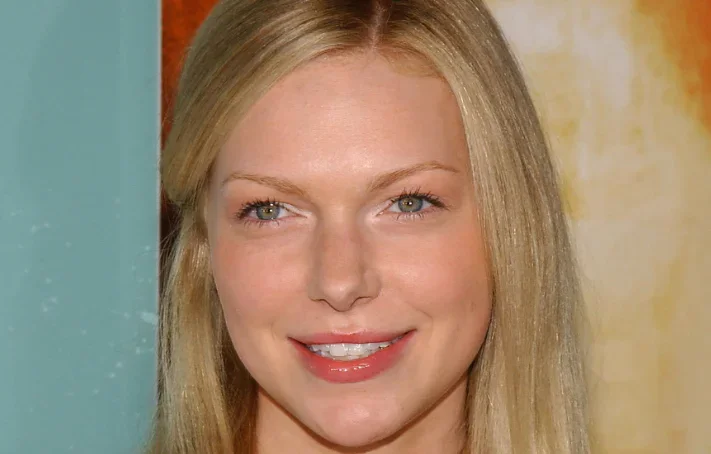 laura-prepon-teeth-in-2005