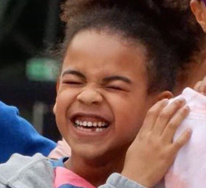 blue ivy carter bērnības zobi