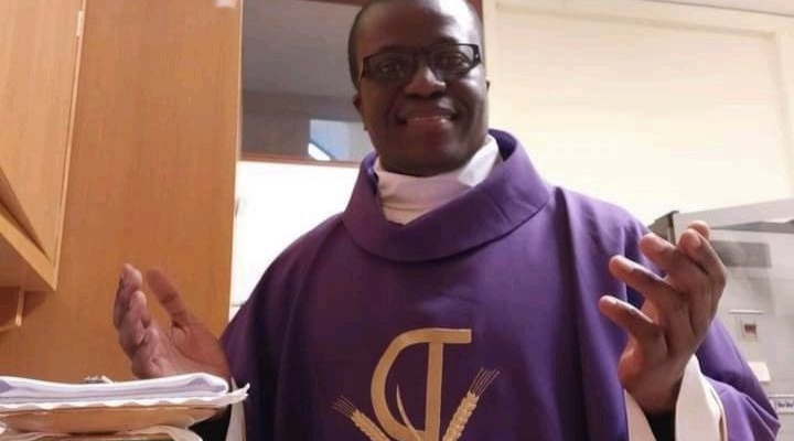 Don Mwamba, una vocaci&oacute;n que es fruto de la impagable entrega de los misioneros en &Aacute;frica - Sacerdote de Zambia - CARF