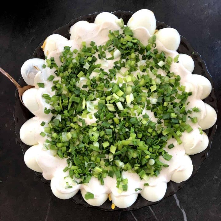 A Polish recipe for hard-boiled eggs with mayonnaise sauce, topped with chives.
