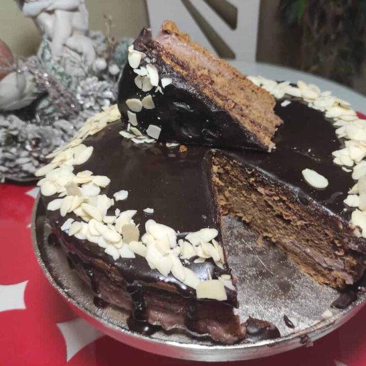 Polish tea cake is ready to serve.