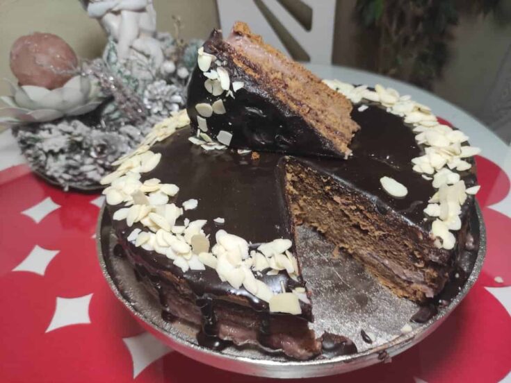 Polish tea cake is ready to serve.