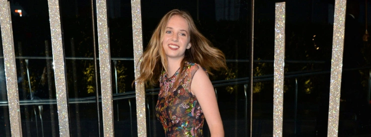 maya-hawke-teeth-in-2015