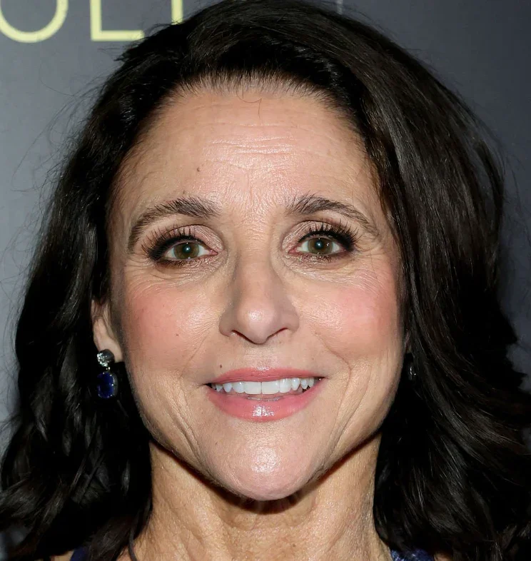 zeby julia louis dreyfus w 2025