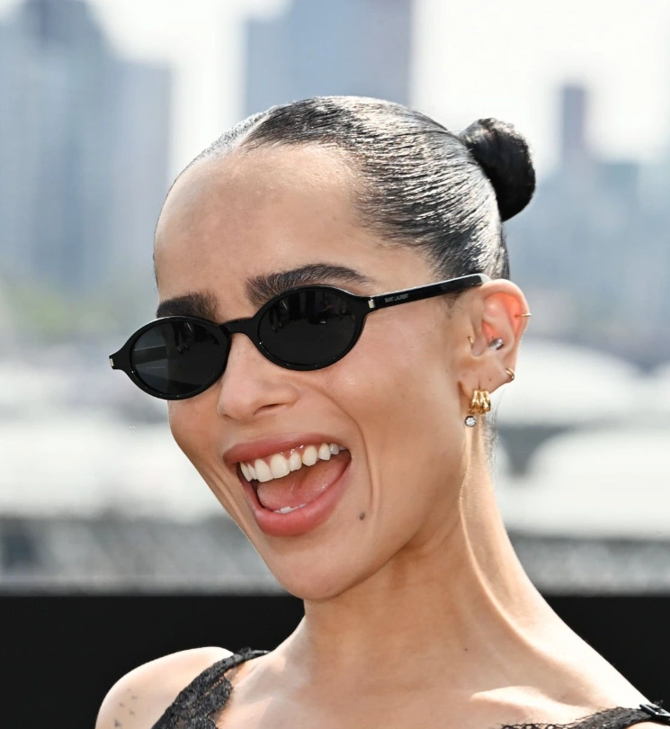 zoe kravitz teeth