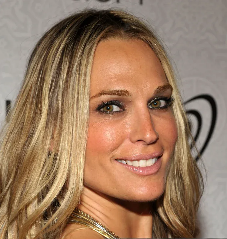 molly sims dişleri 2010