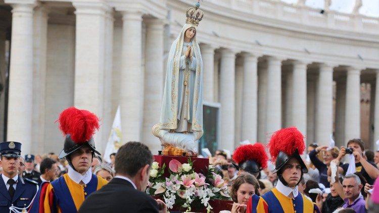 canto a mar&iacute;a virgen de f&aacute;tima roma papa le&oacute;n