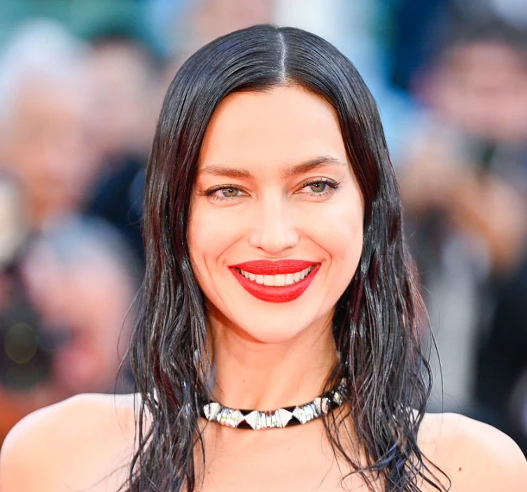 dents irina shayk en 2025