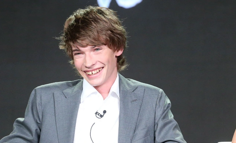 jacob-lofland-teeth-i-2017