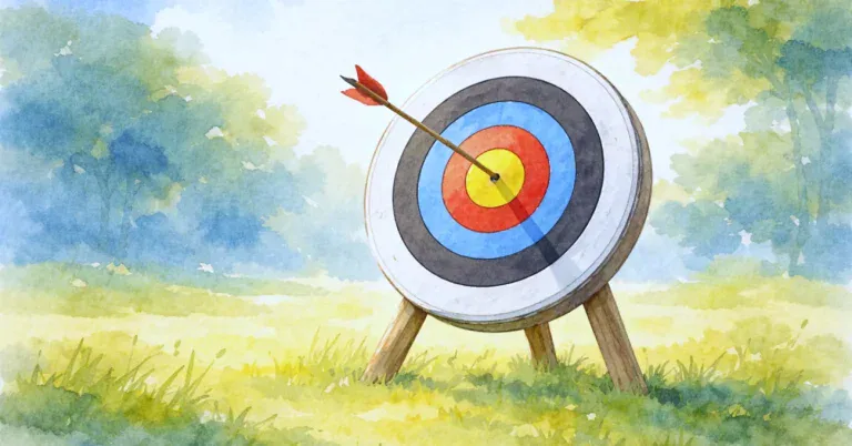Aquarellbild einer Zielscheibe auf einer hellen, freundlichen Wiese, ein einzelner Pfeil steckt ruhig und klar in der Mitte, die reduzierte Szene steht symbolisch f&uuml;r Zielerreichung und Fokus.