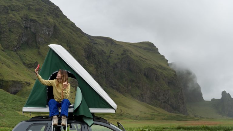 5 avantages à voyager avec une tente de toit