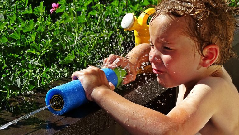 Jouets enfants pour l’été : les meilleurs pistolets à eau