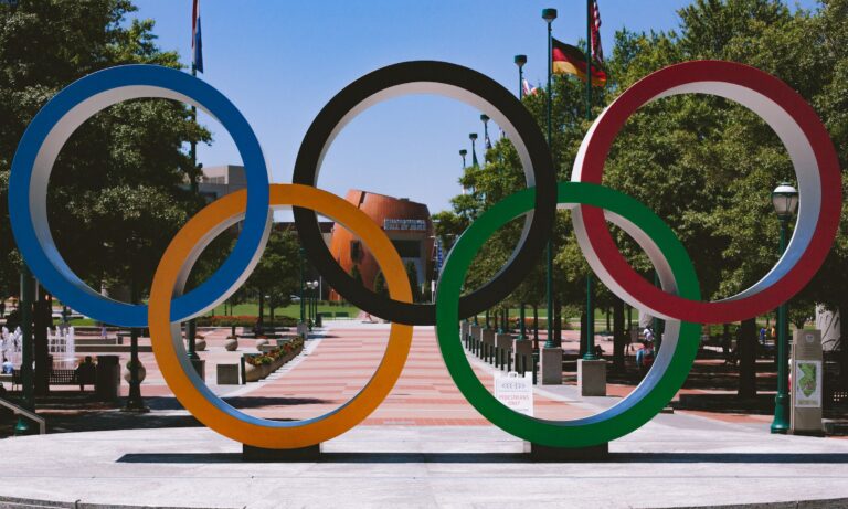 JO Paris 2024 : focus sur les tenues des sportifs, fiers de représenter la France