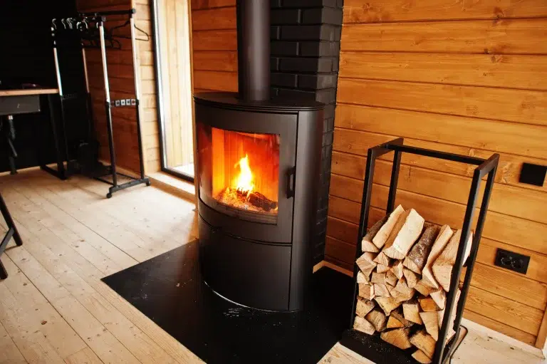 Où installer un poêle à bois dans votre logement ?