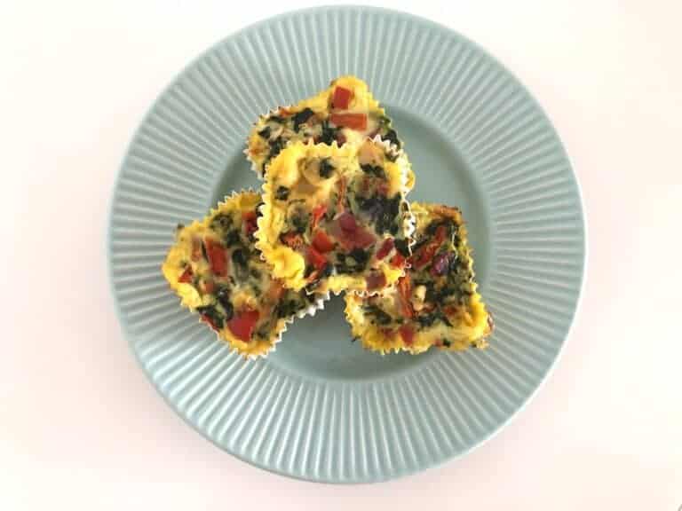 Quick and colorful quiche with spinach and bacon perfect for breakfast!