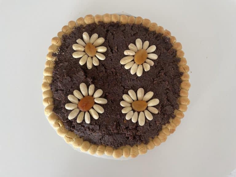A poppy seed mazurek with daisies on top.
