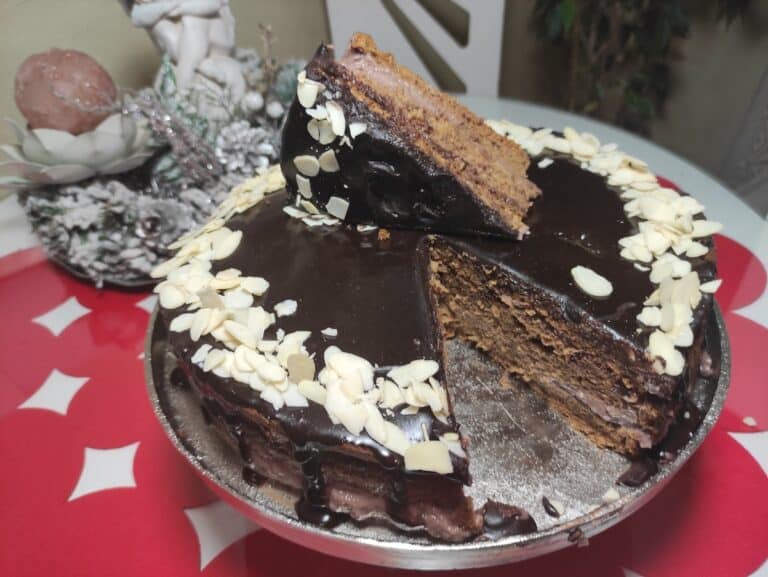 Polish tea cake is ready to serve.